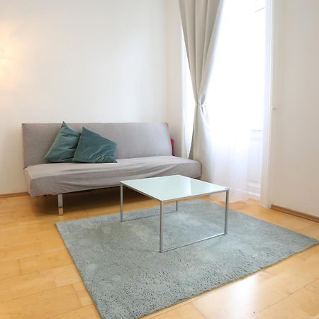 Apartamento Downtown Bliss Modern Retreat With Free Parking And Fast Internet 600 Mbits Viena Exterior foto
