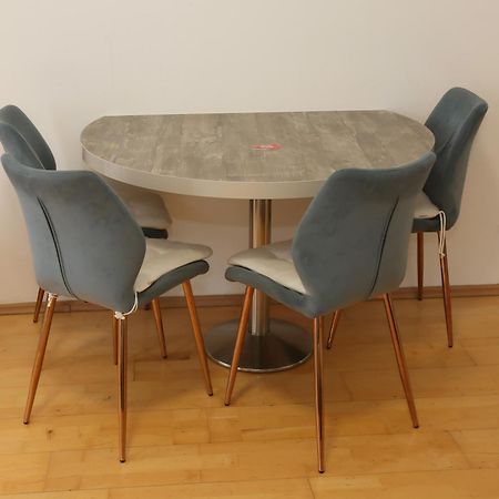Apartamento Downtown Bliss Modern Retreat With Free Parking And Fast Internet 600 Mbits Viena Exterior foto