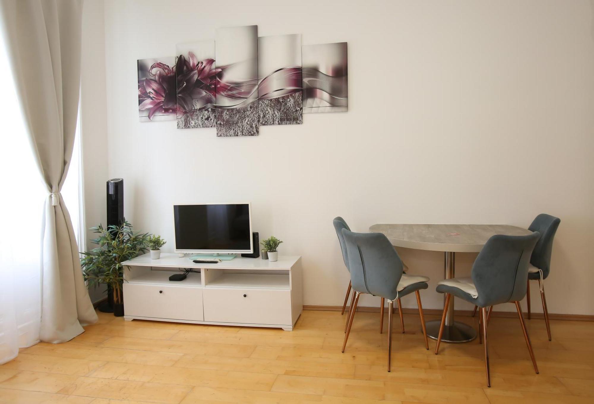 Apartamento Downtown Bliss Modern Retreat With Free Parking And Fast Internet 600 Mbits Viena Exterior foto